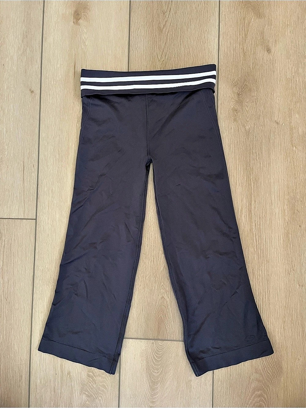 Retro Champion Women'Small Flare Leg Capri Pants Gray Size Small Like New